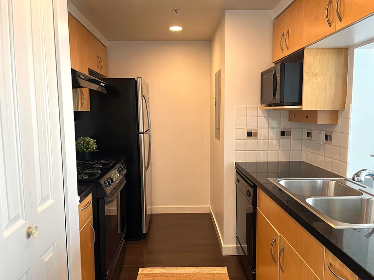 198 Aquarius Mews #3005 — Photo 4