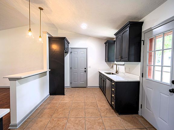 4th image of 205 Oakmont Dr