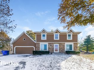 1613 E Frontier Ln, Olathe, KS 66062