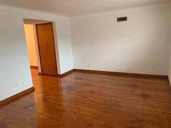 3rd image of 5603 Jamieson Ave