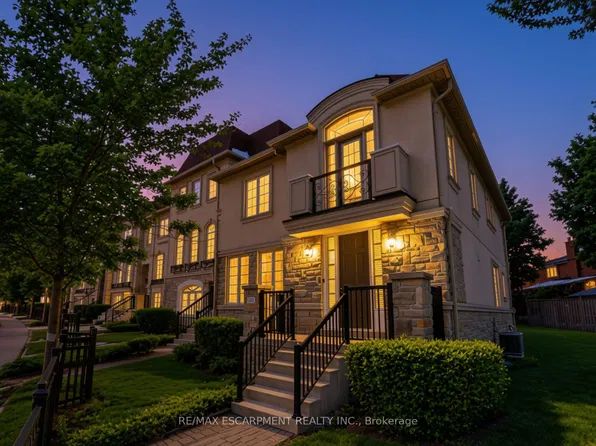 131 Robert Speck Pkwy, Mississauga, ON L4Z 0A6