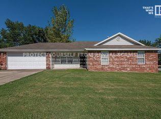 1011 S Colonial Dr, Fayetteville, AR 72701