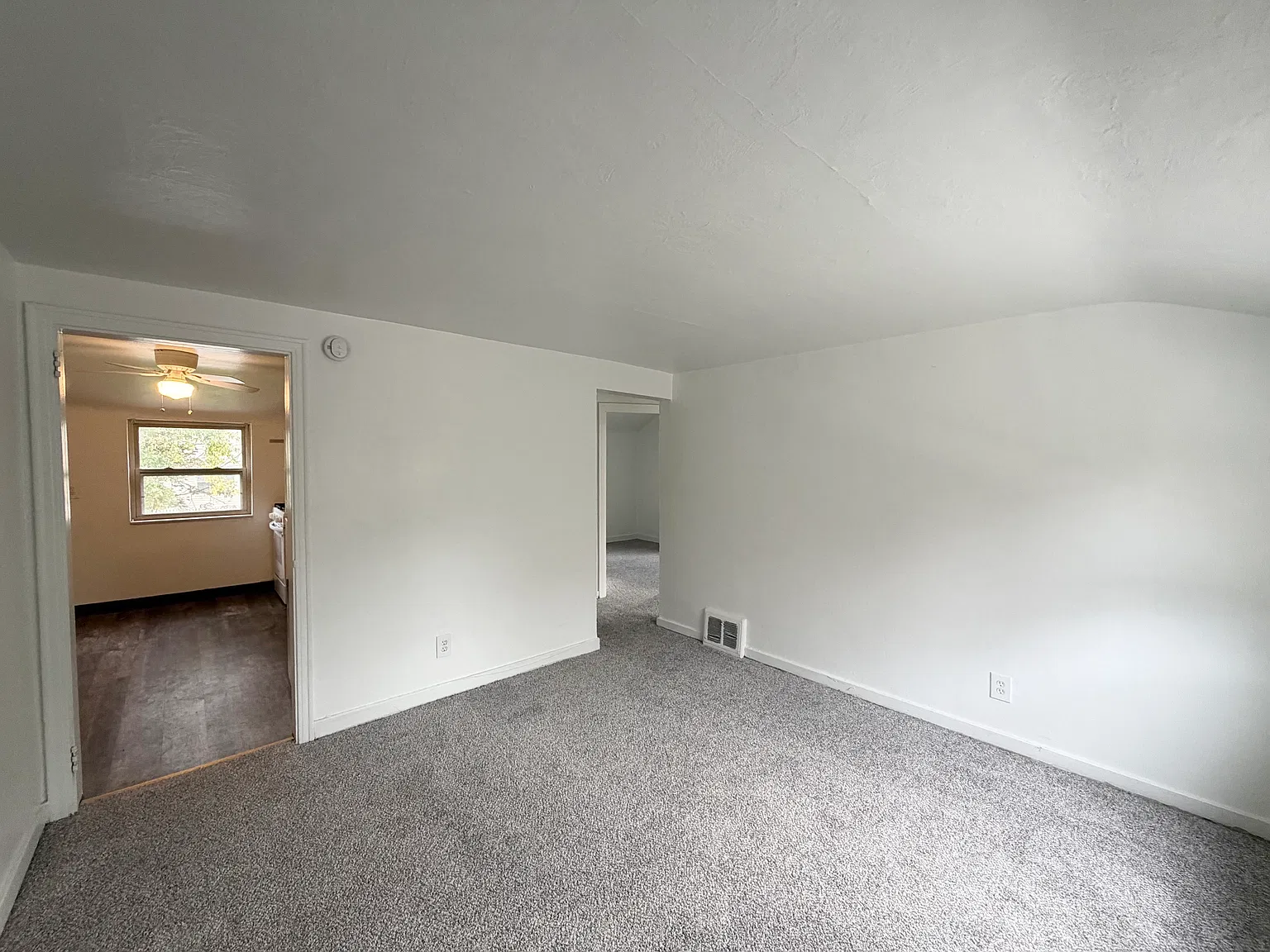 2 bed, 650 sqft, $900 — Photo 4