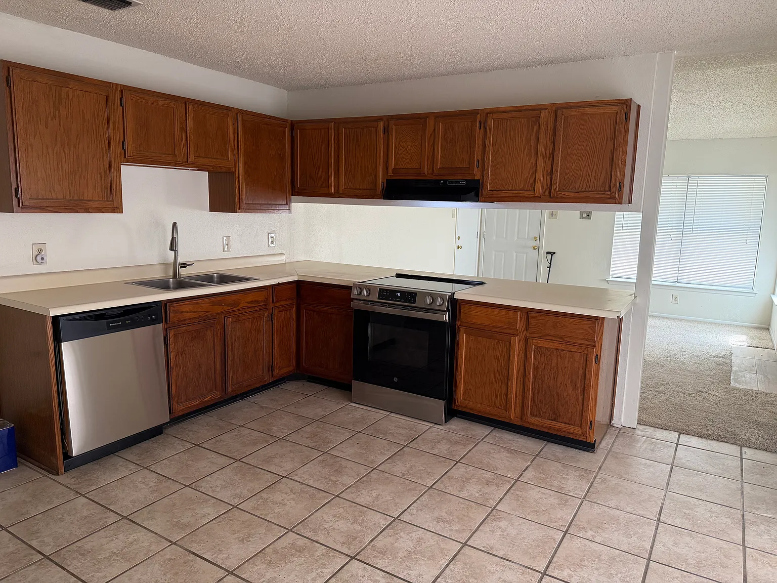 2 bed, 950 sqft, $1,080 — Photo 2