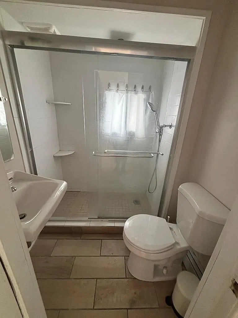 4 bed, 2000 sqft, $2,500 — Photo 2