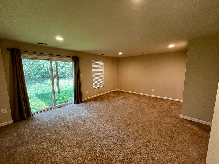 7676 Timbercross Ln — Photo 4