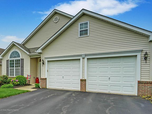 3rd image of 18 Enclave Blvd