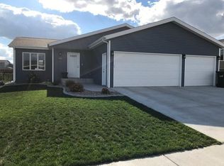3322 Doubleday Dr, Bismarck, ND 58503