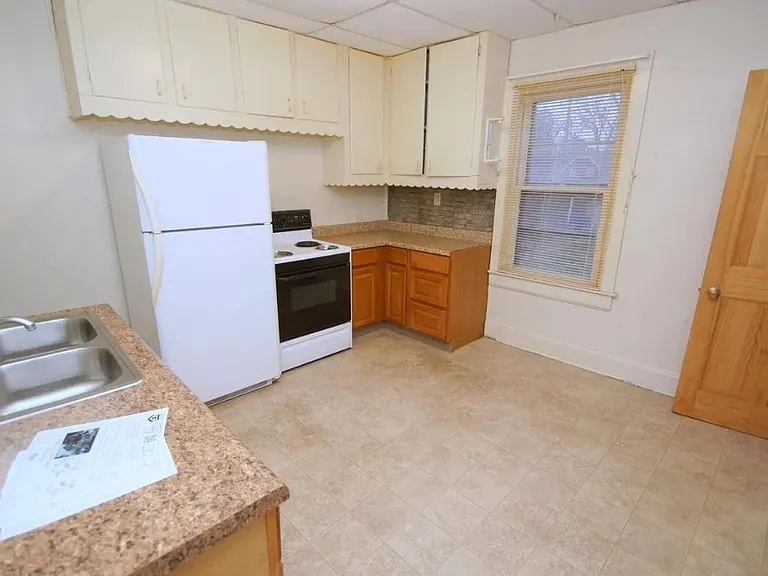 914 W 15th St #914 — Photo 5