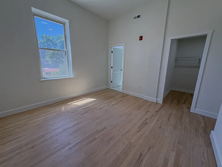 2013 Green St #2 — Photo 29