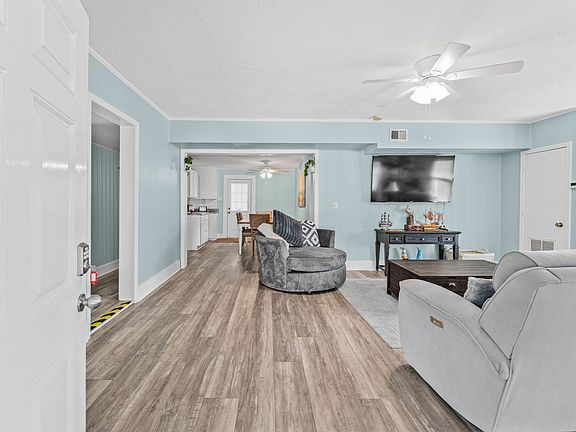 3rd image of 406 43rd Ave. S