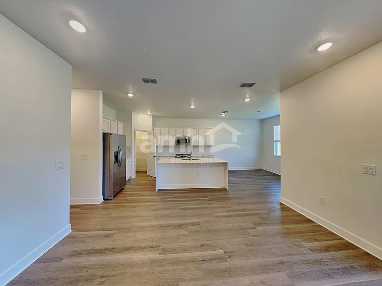 3319 Muscatine Ave — Photo 7