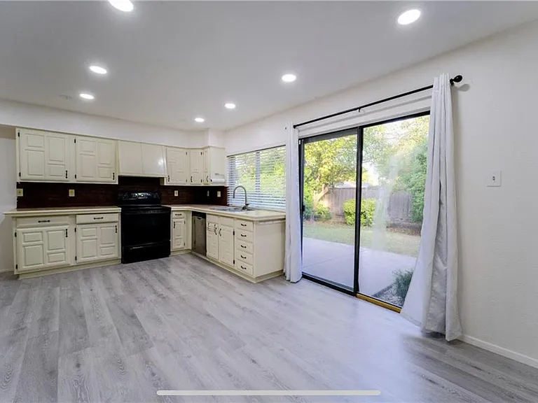 6403 Apache Ct — Photo 13