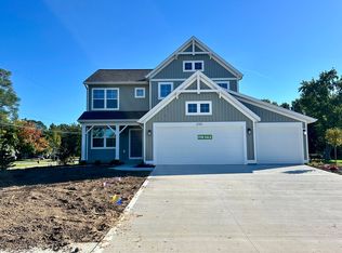 2190 Emerald Shore Cir, Grand Rapids, MI 49525