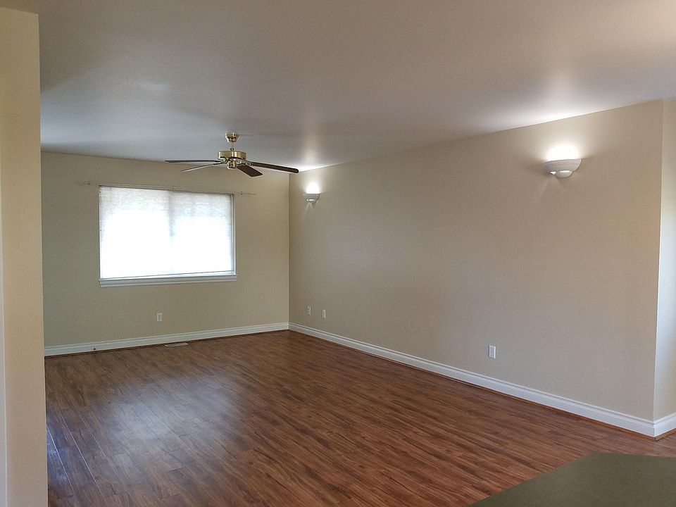 2nd image of 15 Hummingbird Ct