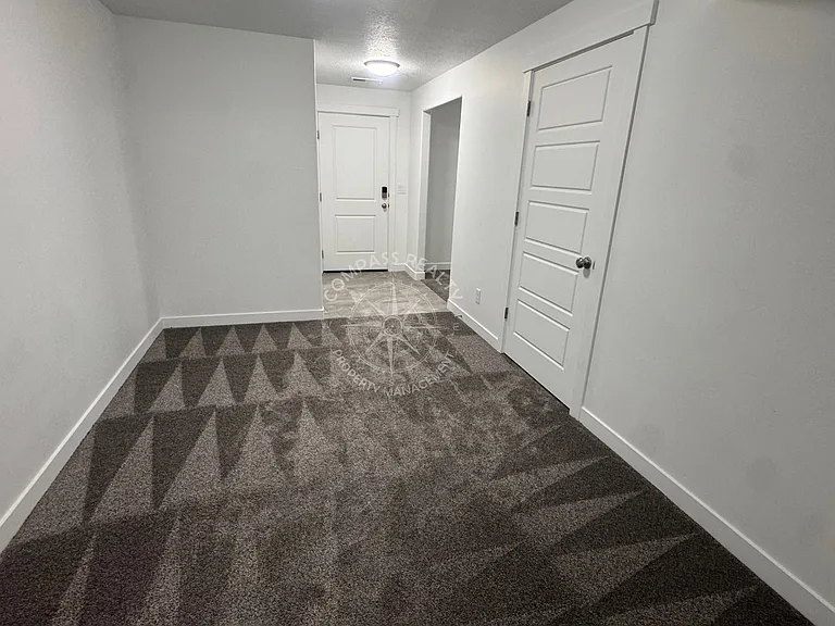 803 W Kingfisher Rd #2 — Photo 8