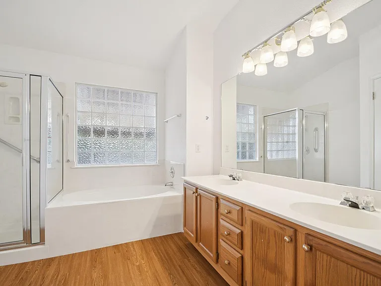 1300 Leah Ln — Photo 26