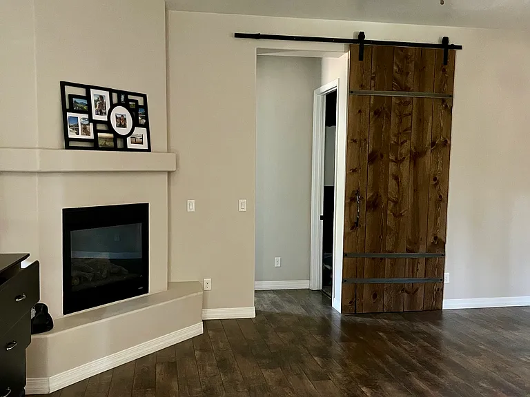 900 E Sterling Ln — Photo 5