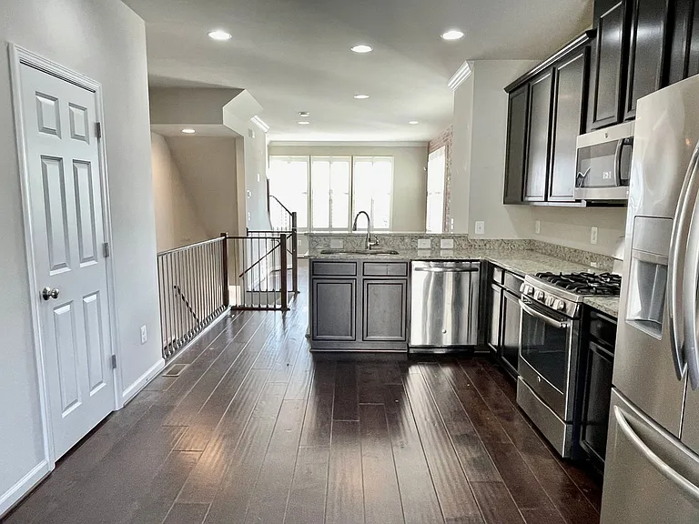 201 Woodstream Cir — Photo 26