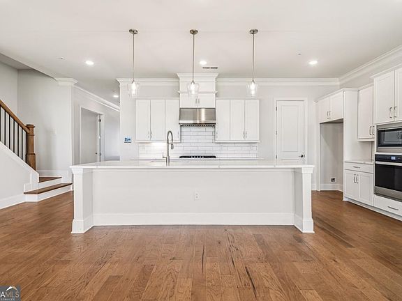 3rd image of 261 Vinca Cir NW