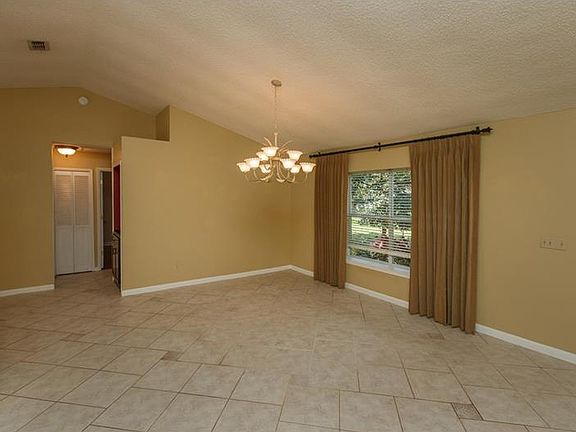 3rd image of 1415 Circle Ln