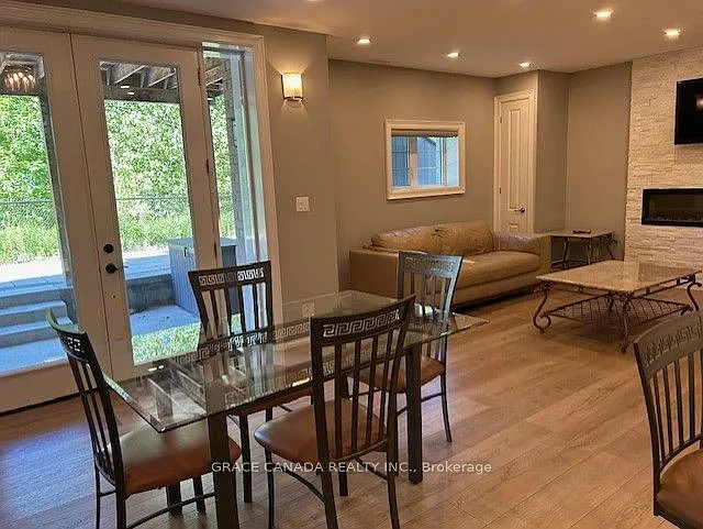 3130 Hines Dr #LOWER — Photo 2