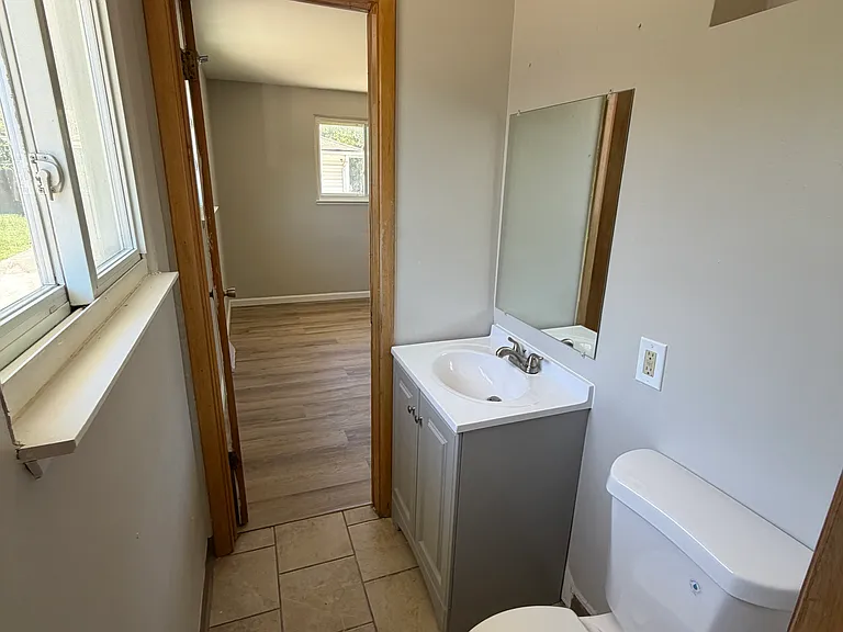 5556 Andover Blvd — Photo 10
