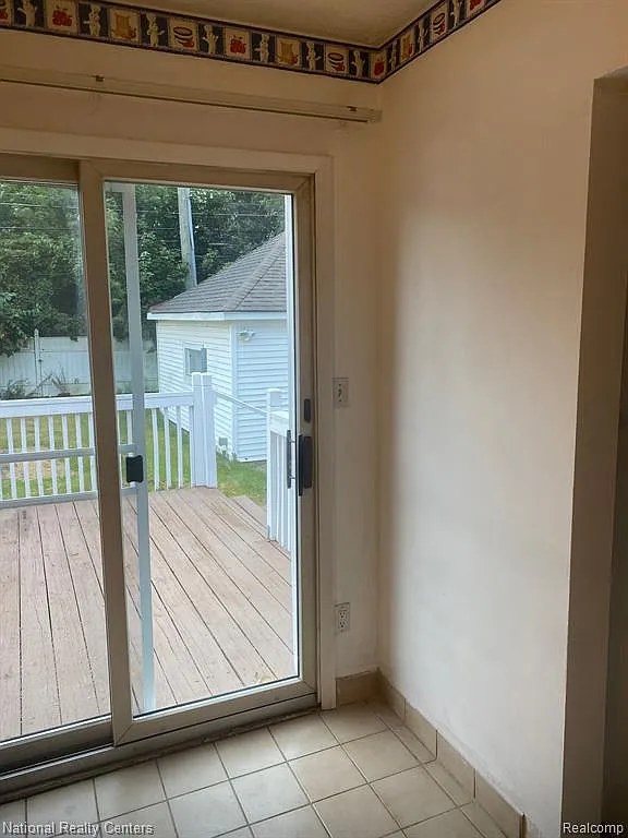 3 bed, 1.5 bath, 2054 sqft, $1,850 — Photo 3