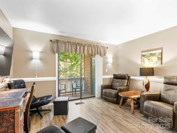 531 Courtwood Ln #2, Hendersonville, NC 28739