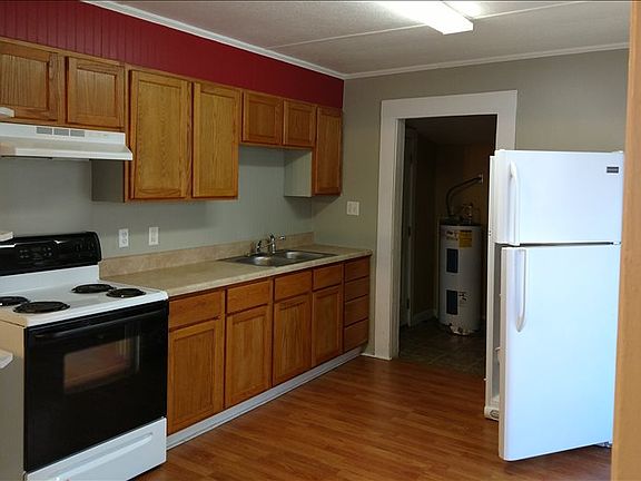 3rd image of 810 SE Saint Johns St