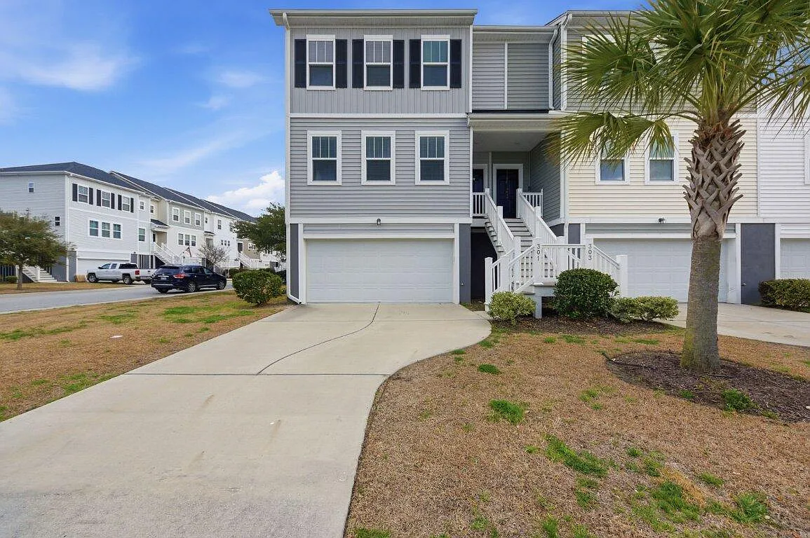 301 Lanyard St — Photo 1