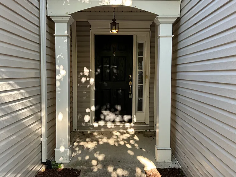 436 Lazy Creek Ln — Photo 2