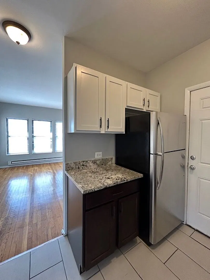 1724 W Jonquil Ter — Photo 4