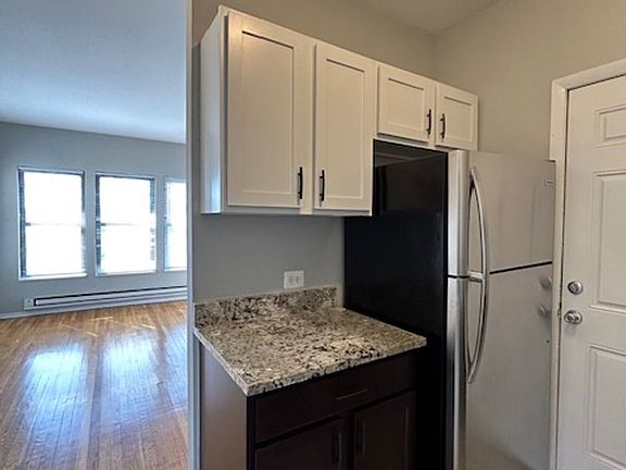 4th image of 1724 W Jonquil Ter APT 3B