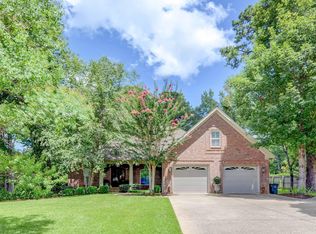 8211 Eagle Pointe Dr, Meridian, MS 39305