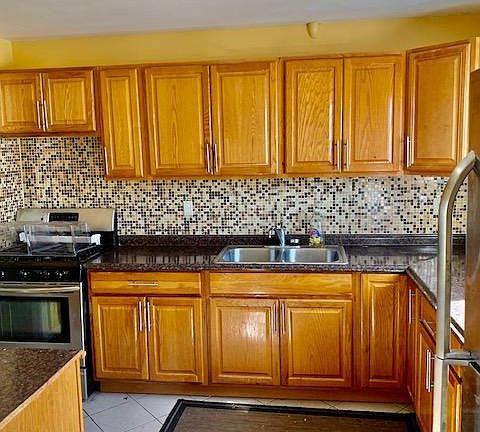 4th image of 2217 Edgemere Ave Floor 2