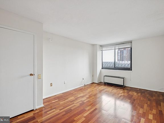 5th image of 1420 Locust St APT 14P