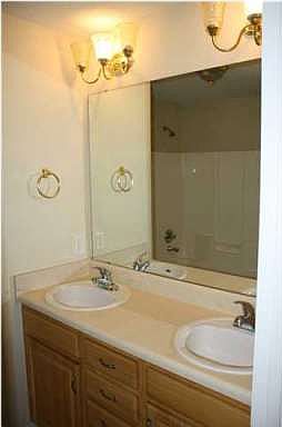 3rd image of 896 Maple Woods Cir