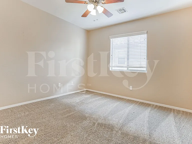 127 E Catclaw St — Photo 12