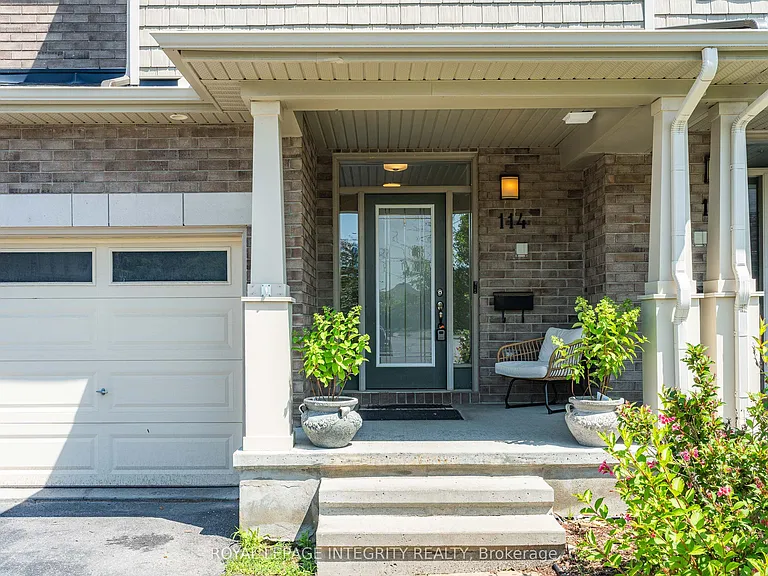 114 Hawkeswood Dr — Photo 2