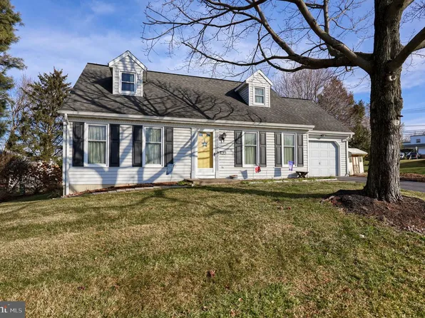 5 Oriole Dr, Ephrata, PA 17522