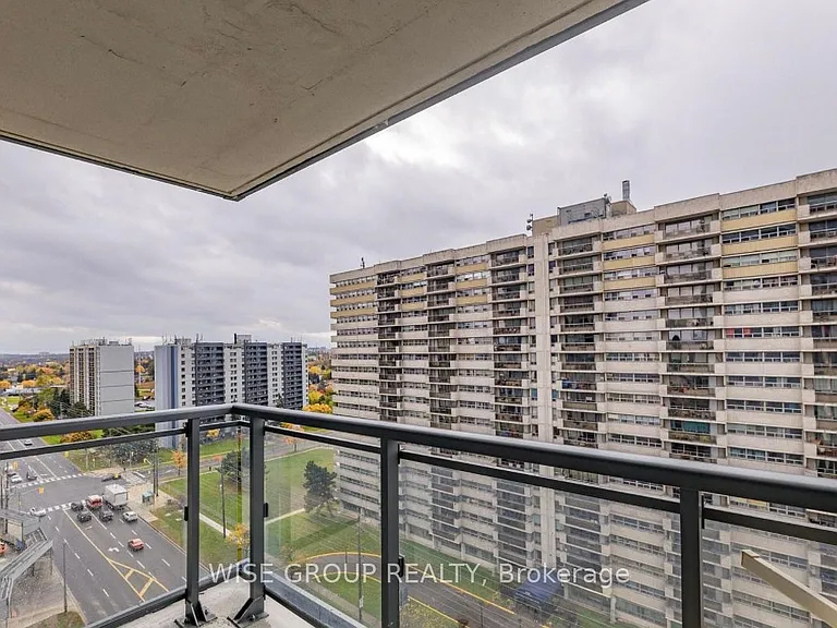 30 Meadowglen Pl N #1403 — Photo 14