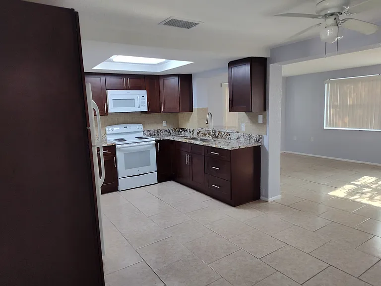 10811 Oldham Rd — Photo 18
