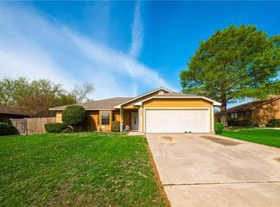 424 Little Fox Ln, Fort Worth, TX 76108