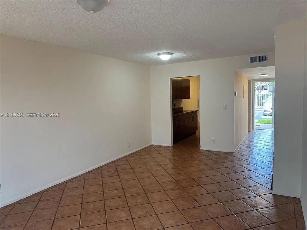9944 Nob Hill Ct — Photo 4