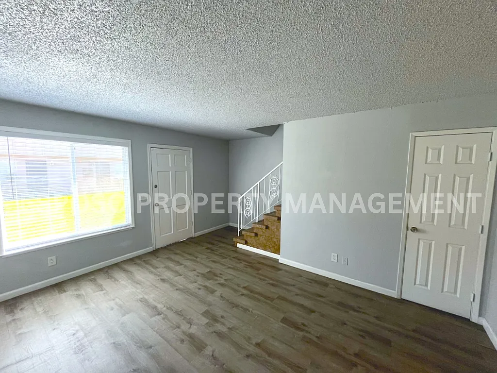 2 bed, 1.5 bath, 1000 sqft, $1,375 — Photo 2