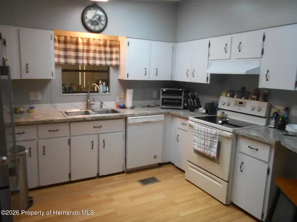8193 Weatherford Ave, Brooksville, FL 34613