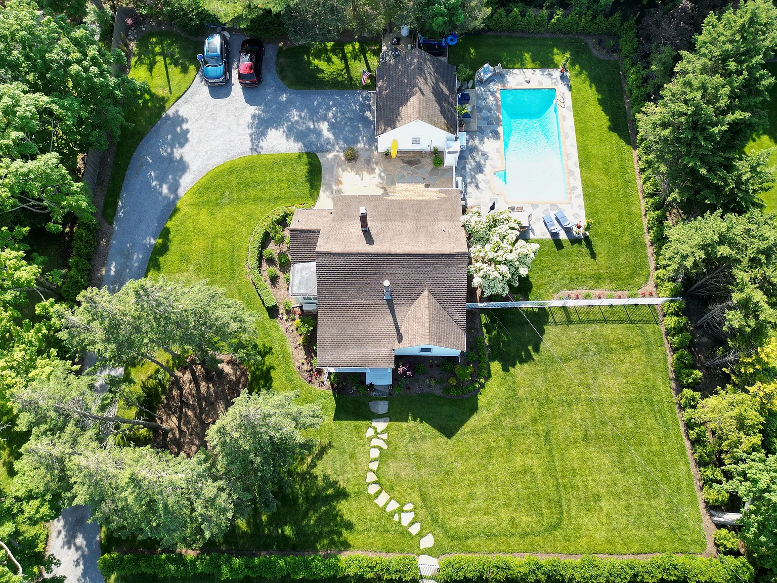 Charming Beach Cottage in Westhampton Beach — Photo 3