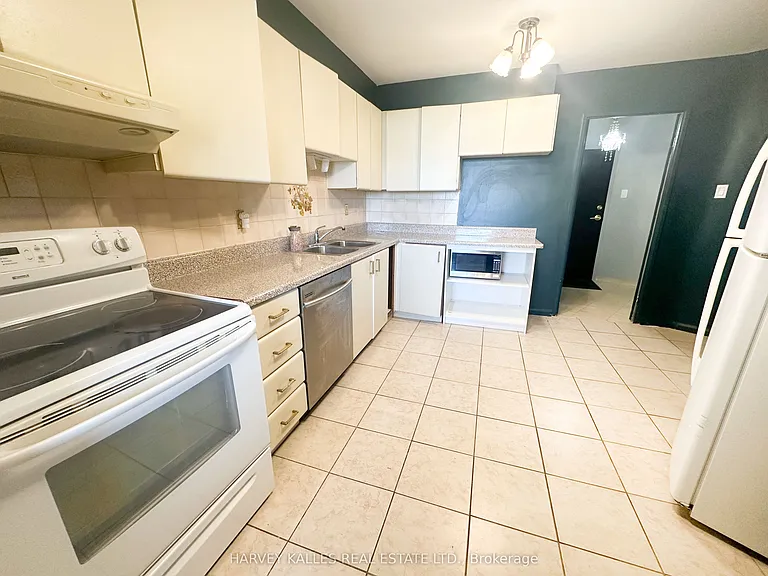 150 Neptune Dr #704 — Photo 8