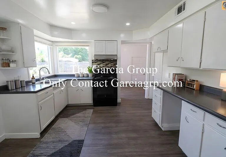 9303 SE Francis St — Photo 2